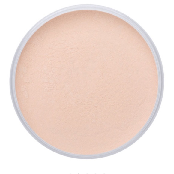 JEFFREE STAR COSMETICS
Magic Star Luminous Setting Powder - Picture 2 of 6